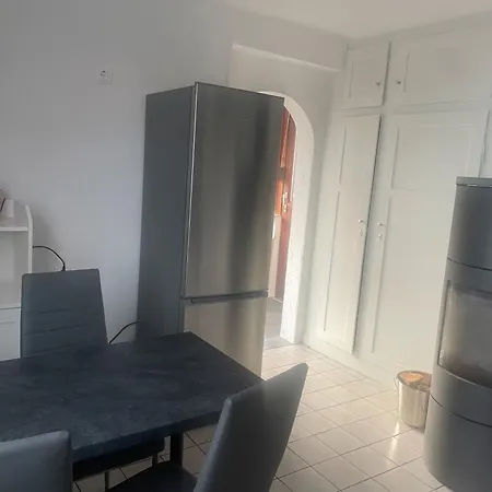 Modern, Zentral Und Im Gruenen Apartment