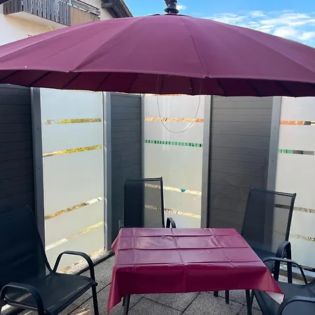 Modern, Zentral Und Im Gruenen דירה *